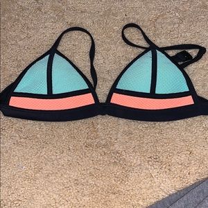 Triangl bikini top.